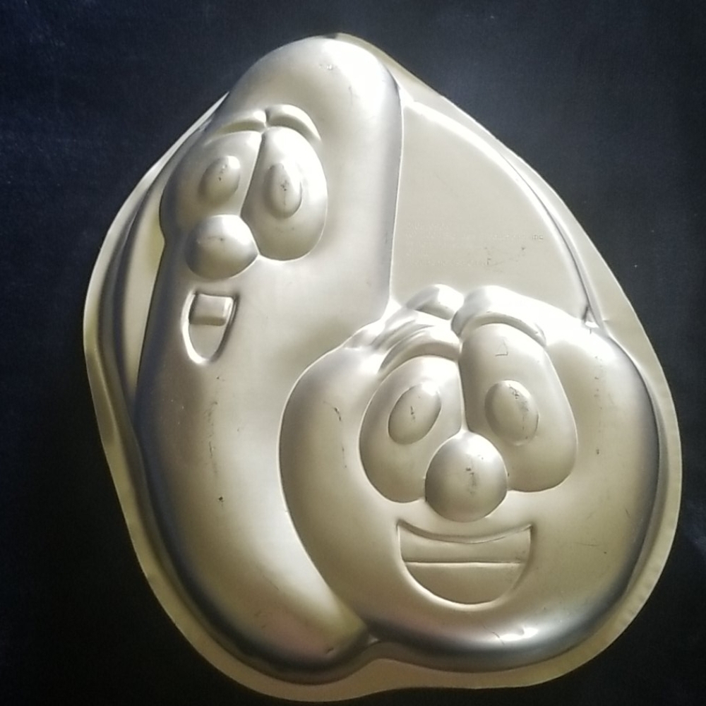 Decorative cake pan